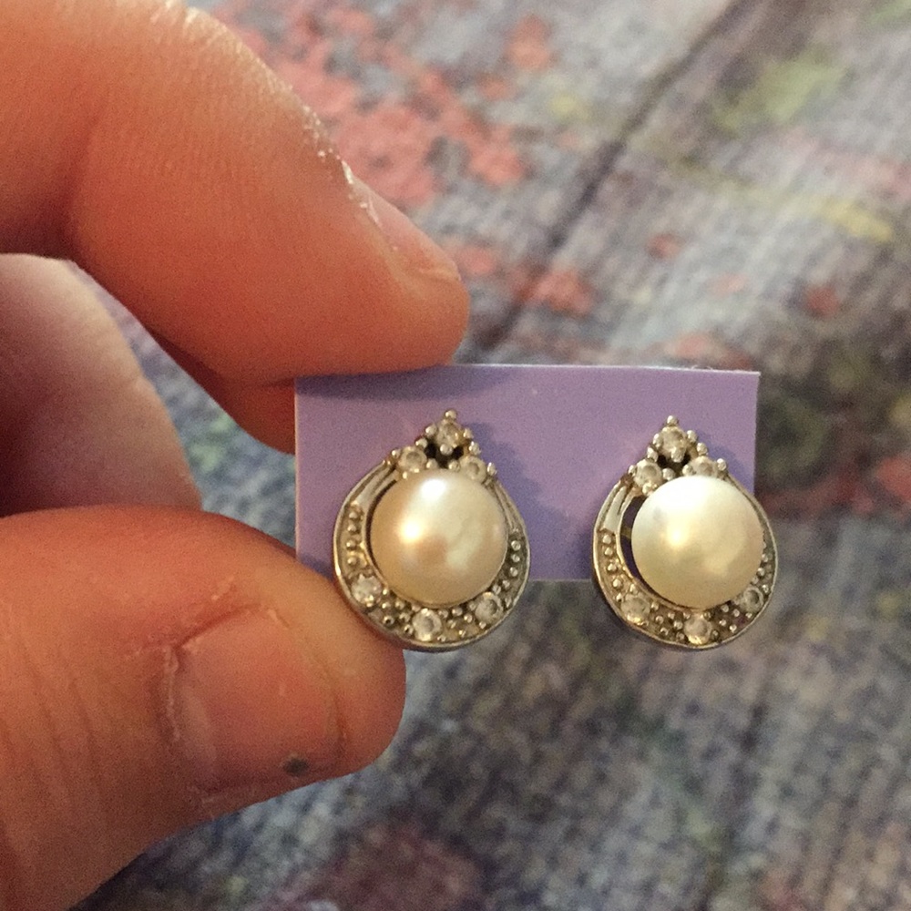 Earring - Picture 5 of 6